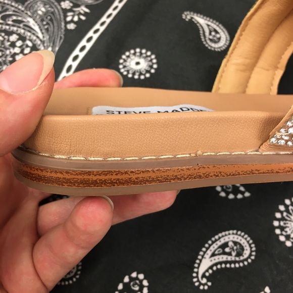 💎Steve Maddens double band rhinestone Sand… - Picture 6 of 10